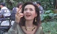 她被称为“香港第一波霸”，和男友同住26年，没想到如今竟成这样