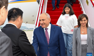 跟俄罗斯闹掰后，亚美尼亚总理访华，当着普京的面，跟中国达成大交易